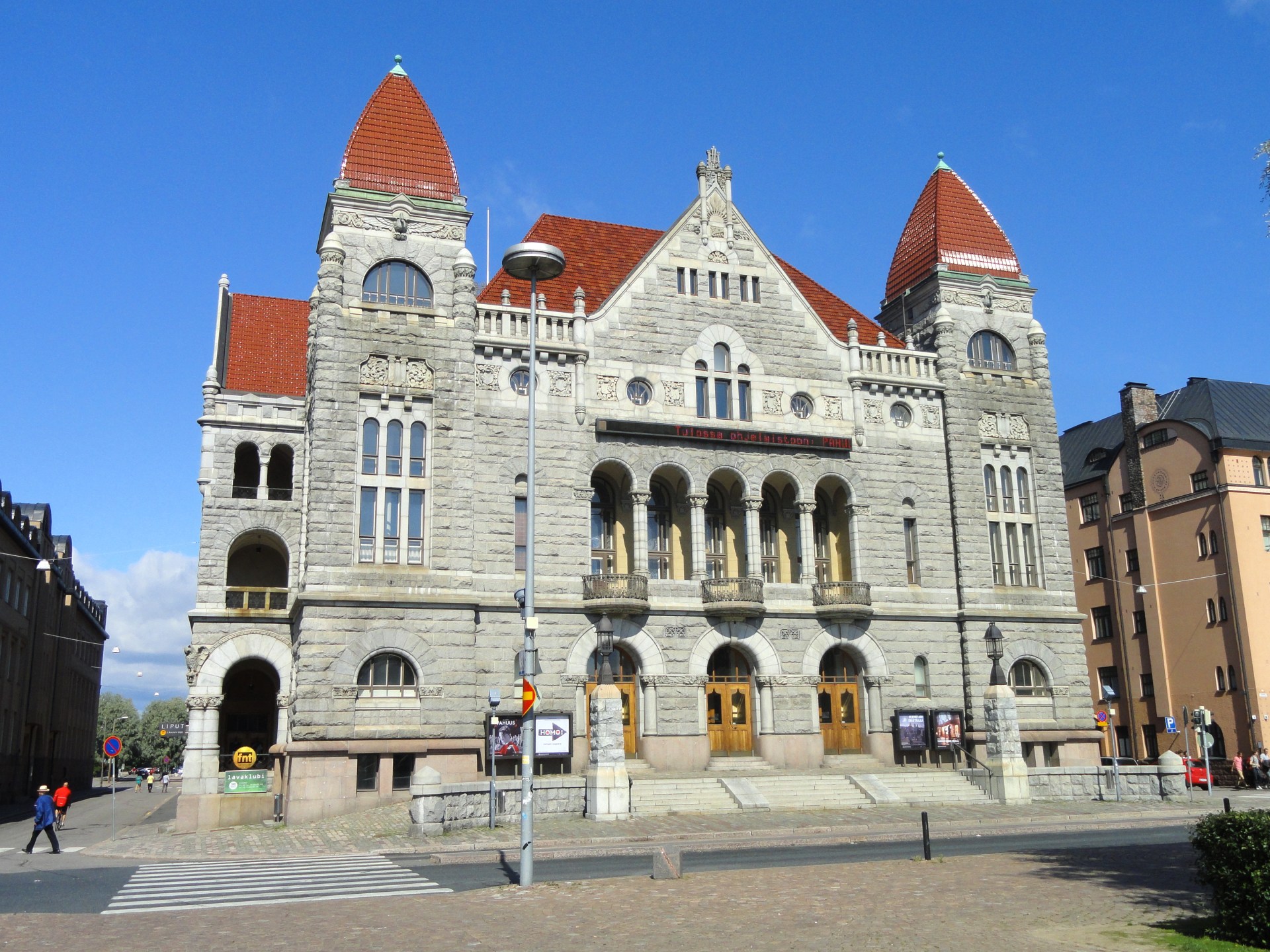 The Finnish National Theatre and Helsinki's Stage Scene